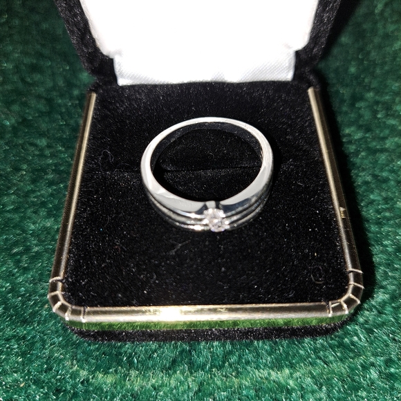 Sz 7 Ring - Picture 2 of 3